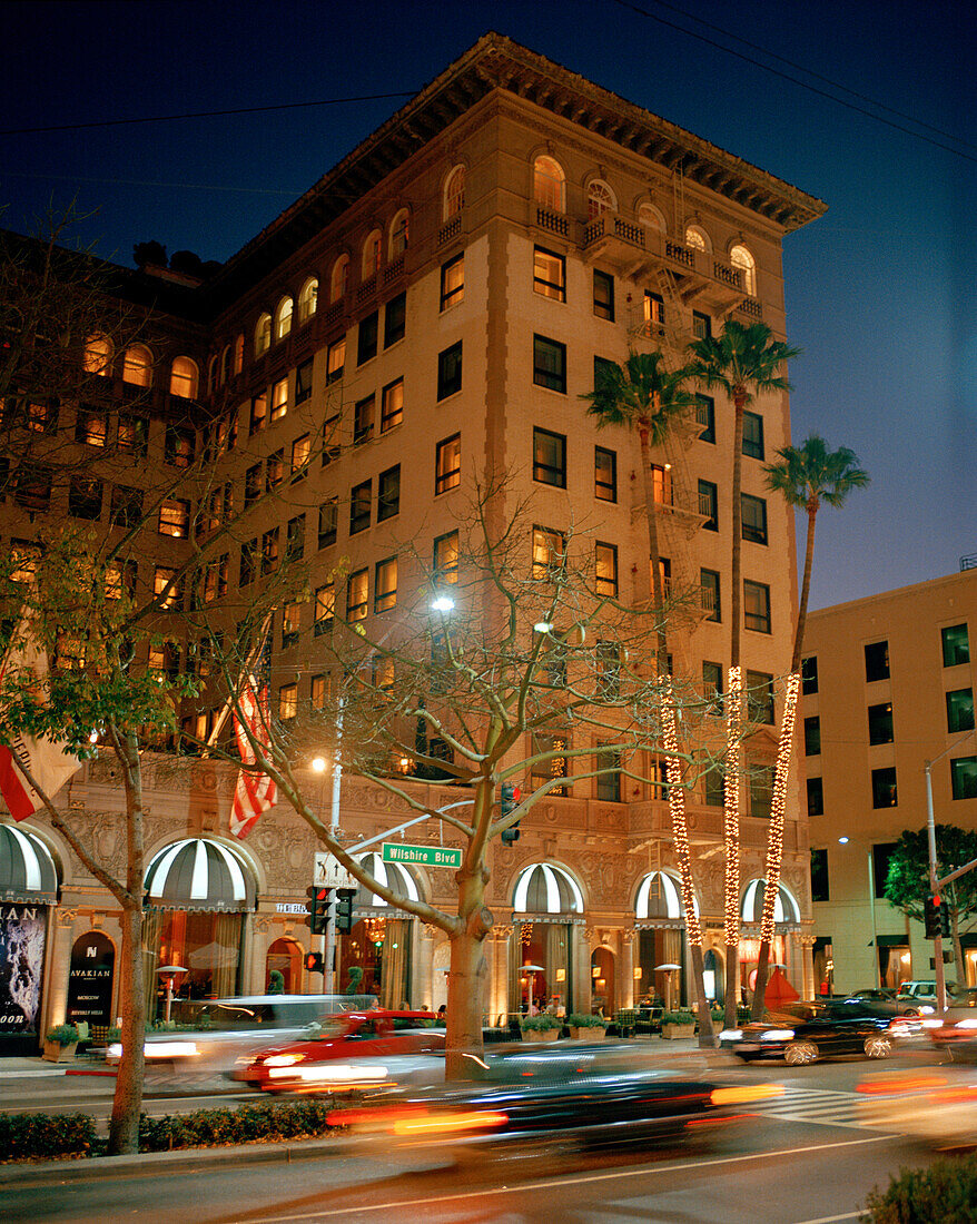 USA, California, Los Angeles, Beverly Hills, night exterior of the Beverly Wilshire Hotel, Four Seasons Resort, Rodeo Drive