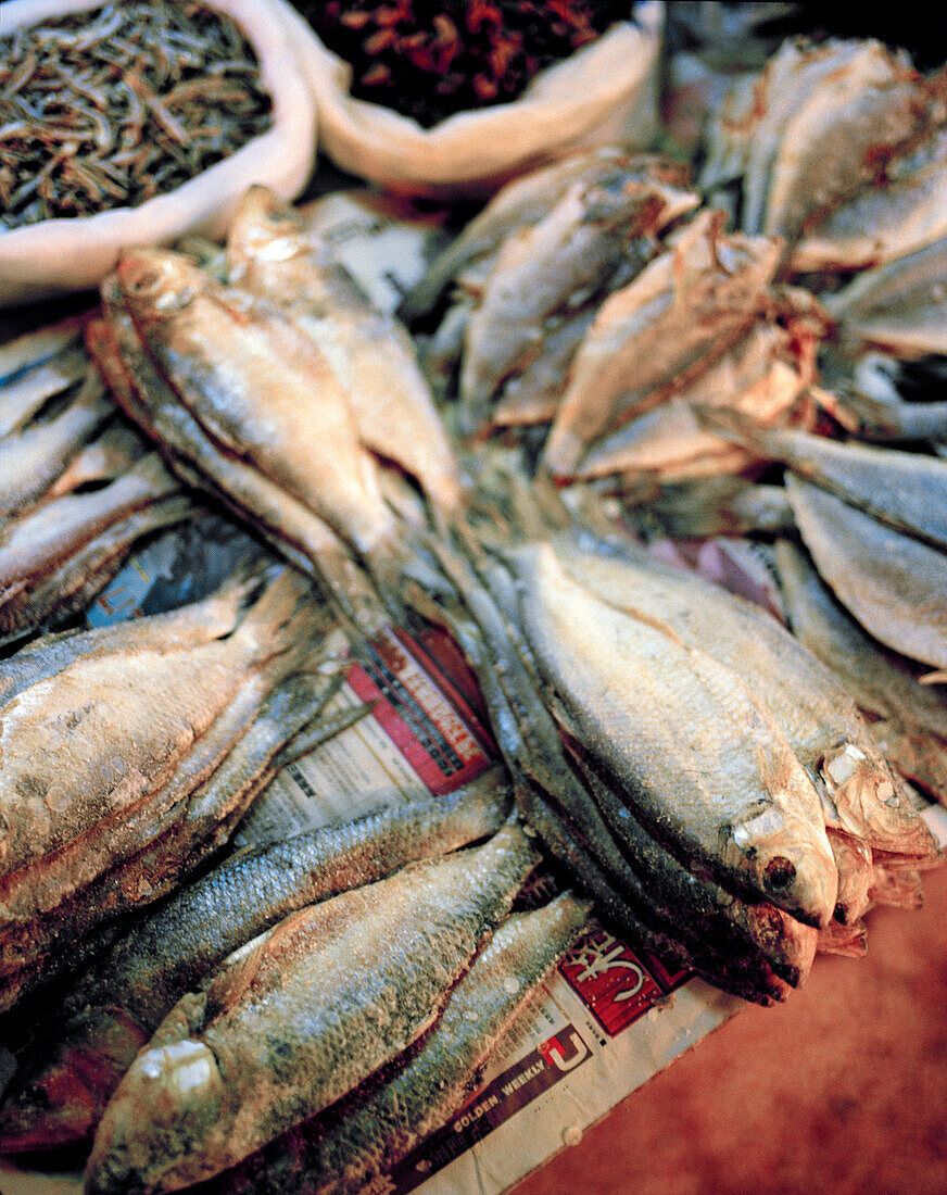 CHINA, Hangzhou, dried fish for sale at market