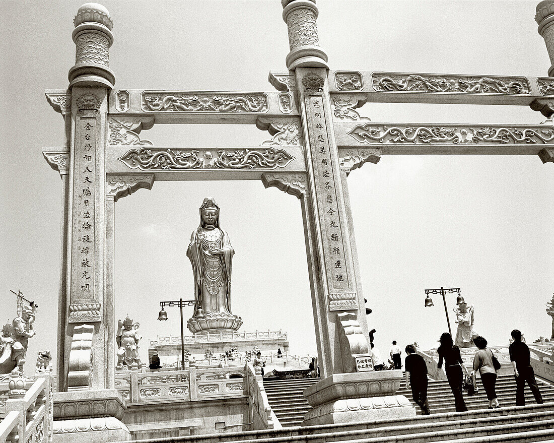 CHINA, people walking in front of the statue of Quan Yin, Putuoshan (B&W)