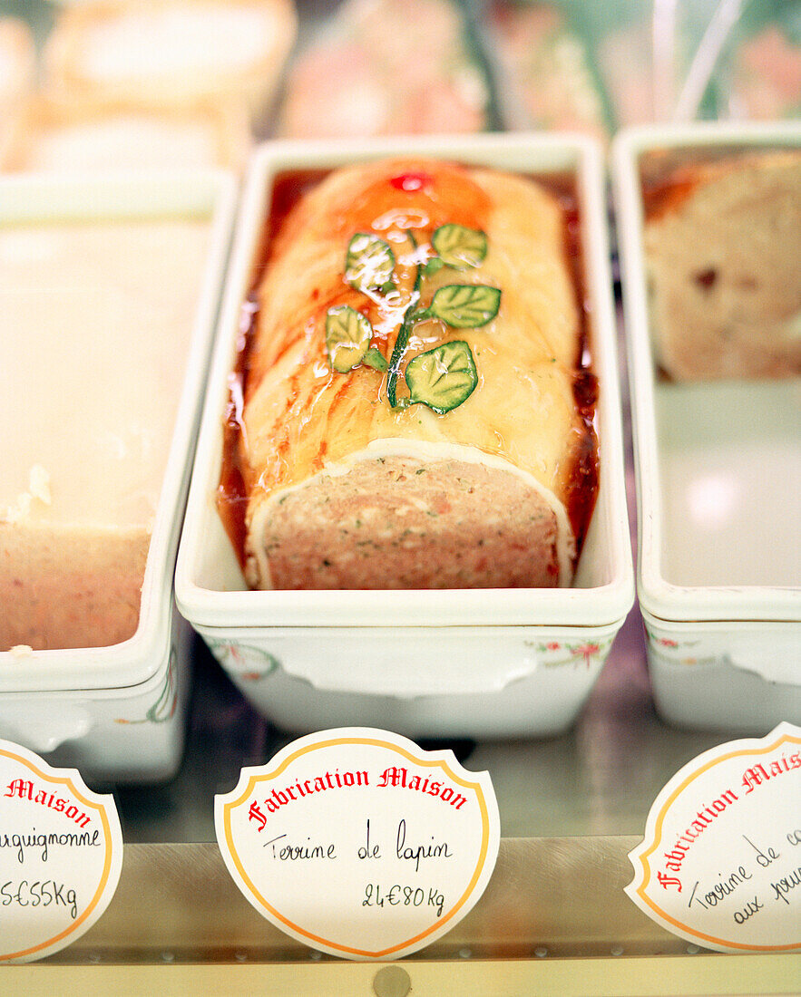 FRANCE, Burgundy, rabbit pate, market in Noyers