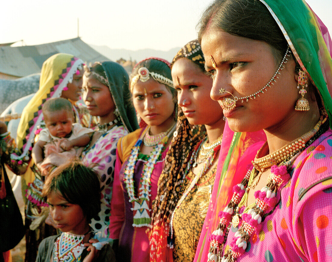 INDIA, Rajasthan, close-up of women of Punjab in traditional clothes at the Pushkar Camel Fair