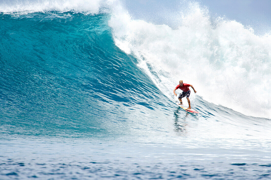 INDONESIA, Mentawai Islands, Kandui Resort, young man surfing on a large wave at Bankvaults