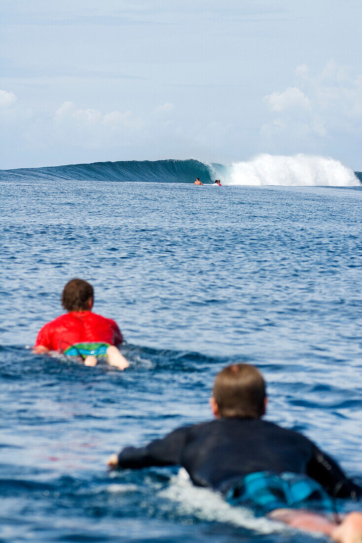 INDONESIA, Mentawai Islands, men paddling on surfboards towards the surf break, Bankvaults