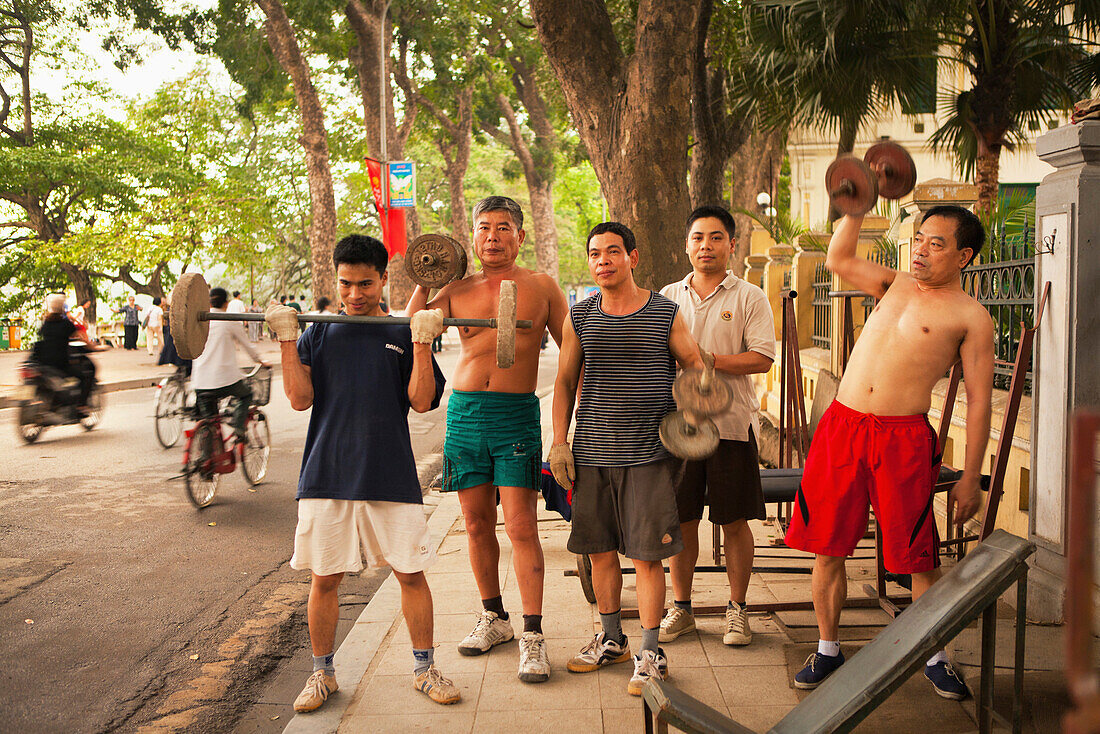 VIETNAM, Hanoi, men lifting weights and exercising early in the morning, Hoan Kiem Lake