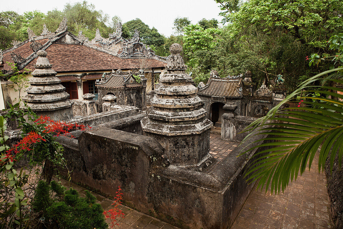 VIETNAM, Hue, the historic Vietnamese architecture of Tu Hieu pagoda and monastery