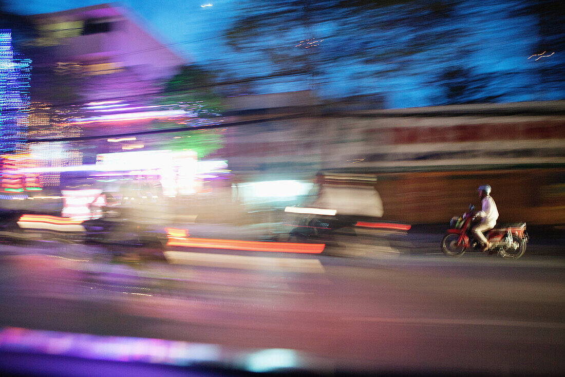 VIETNAM, Saigon, Ho Chi Minh City, mopeds speed through the city at night