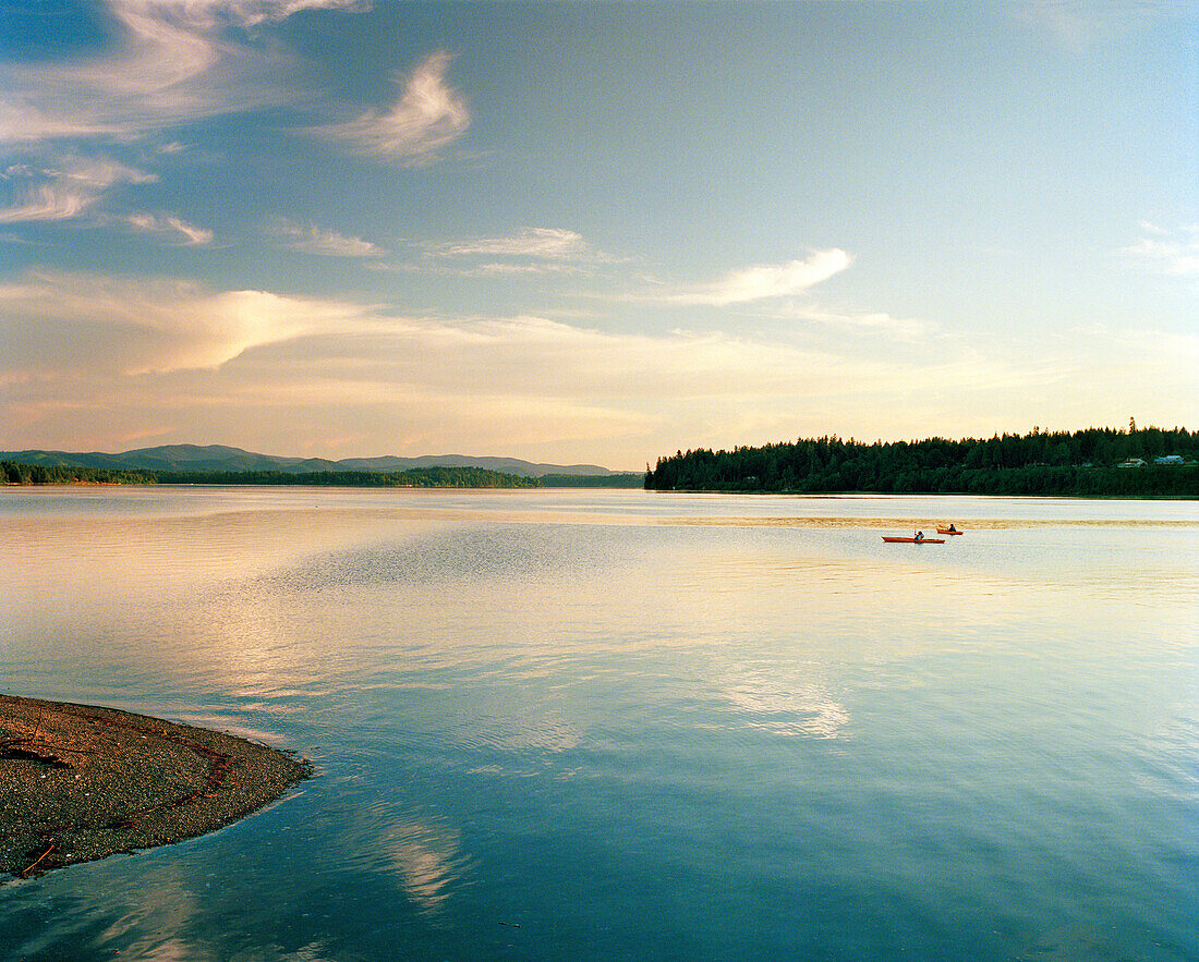USA, Washington State, kayaking on Puget Sound, Totten Inlet, Olympic Peninsula