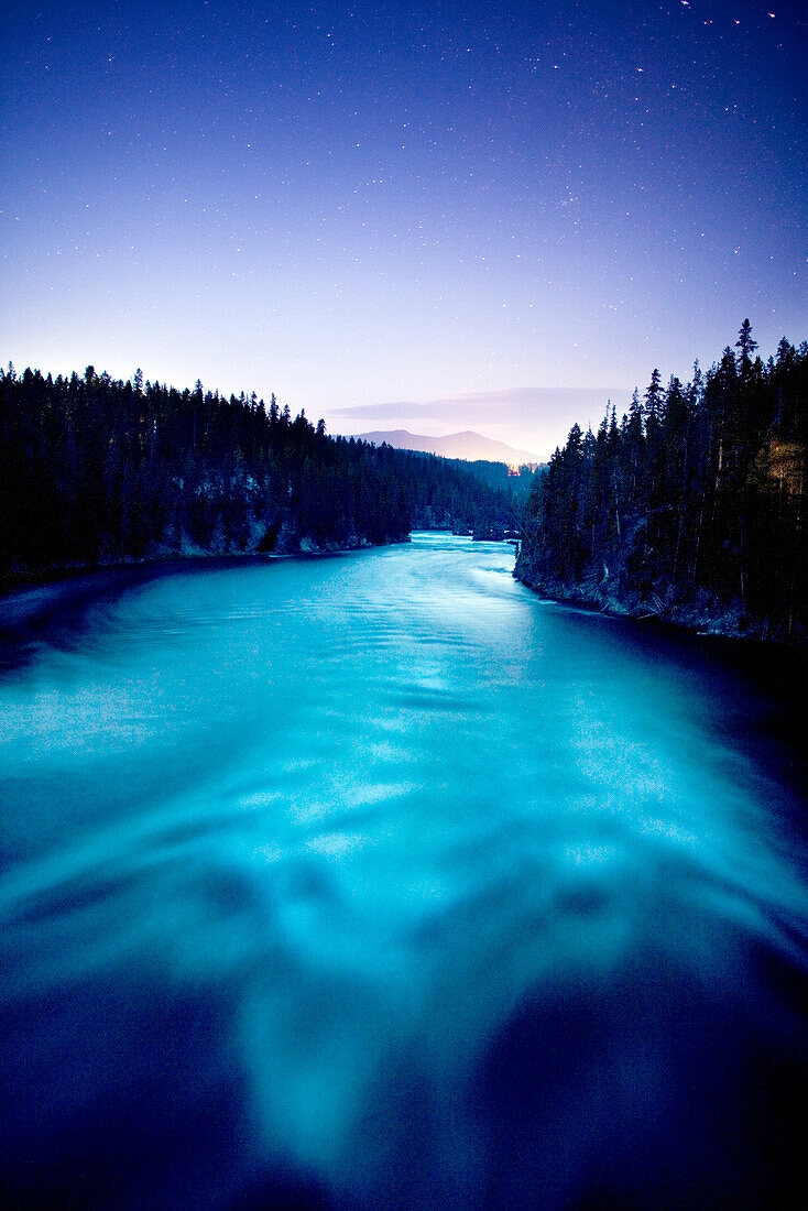 USA, Wyoming, Yellowstone River at night, Yellowstone National Park