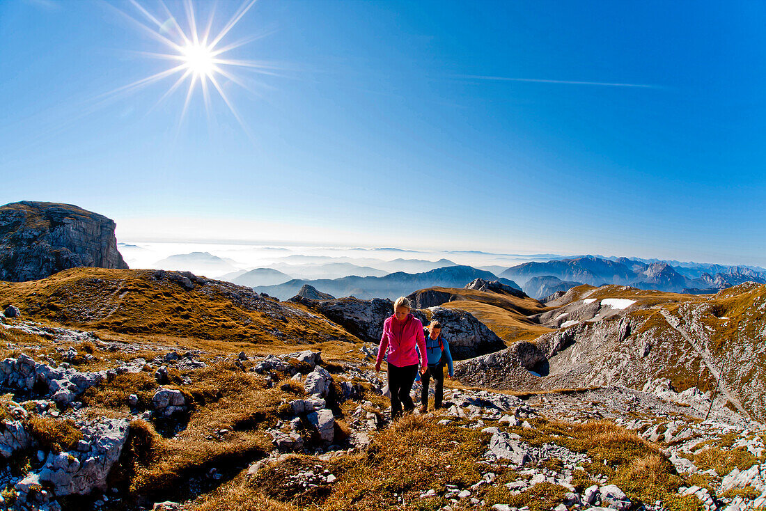 Paar wandert im Hochschwabgebiet, Steiermark, Österreich