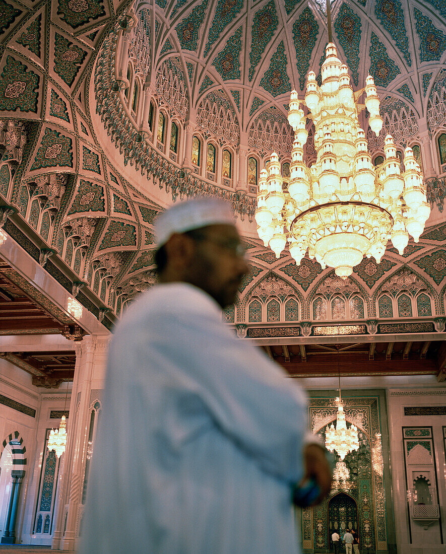 OMAN, Muscat, Interior of the Sultan Qaboos Grand Mosque