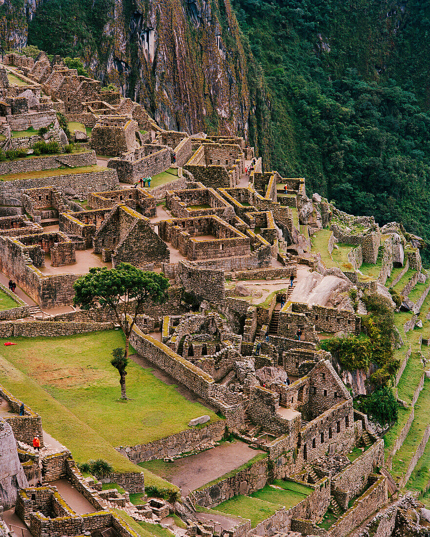 PERU, Machu Picchu, outh America, Latin America, high angle view of ruins at Machu Picchu.