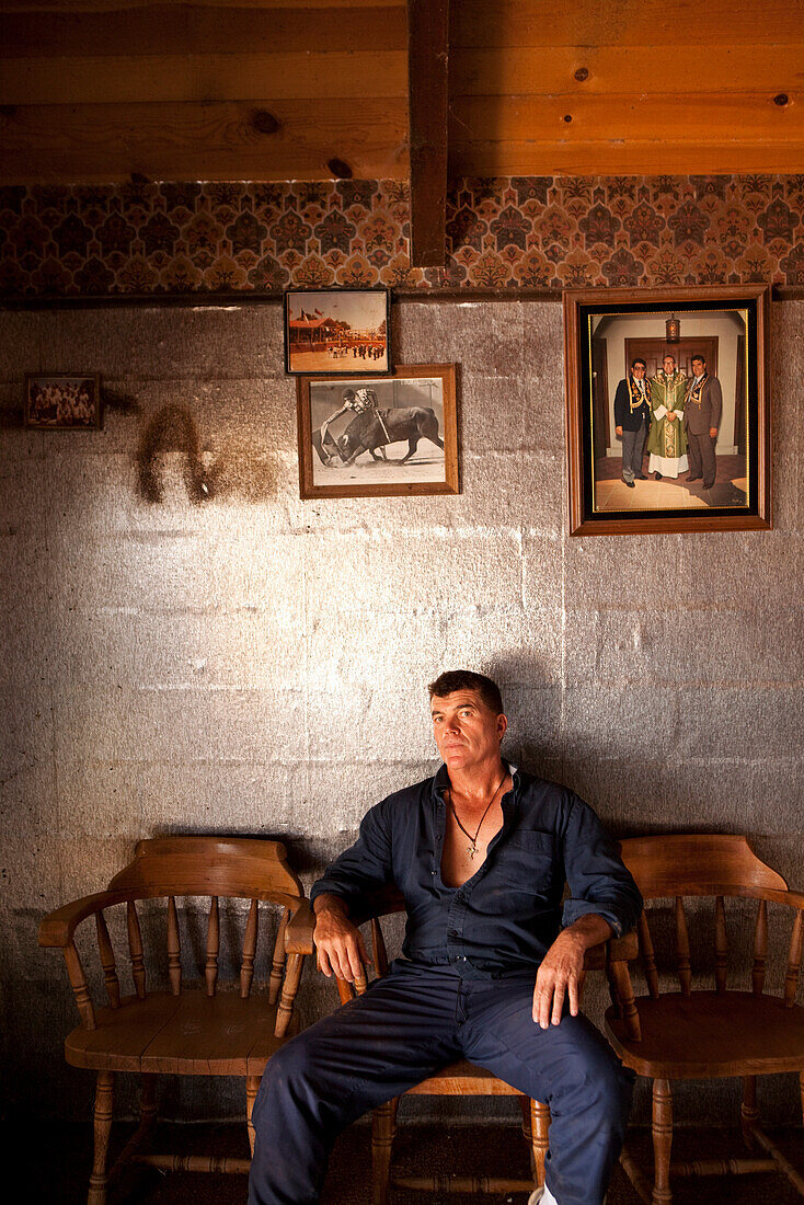 USA, California, Toreador Dennis Borba at his bullfighting school in Escalon, Campo Bravo