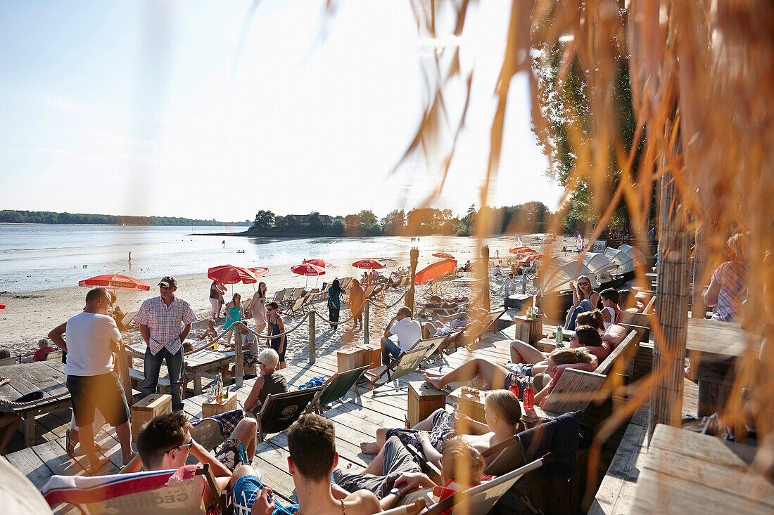 28 grad, Beach Club Wedel, Elbe river beach, northern Hamburg, Germany