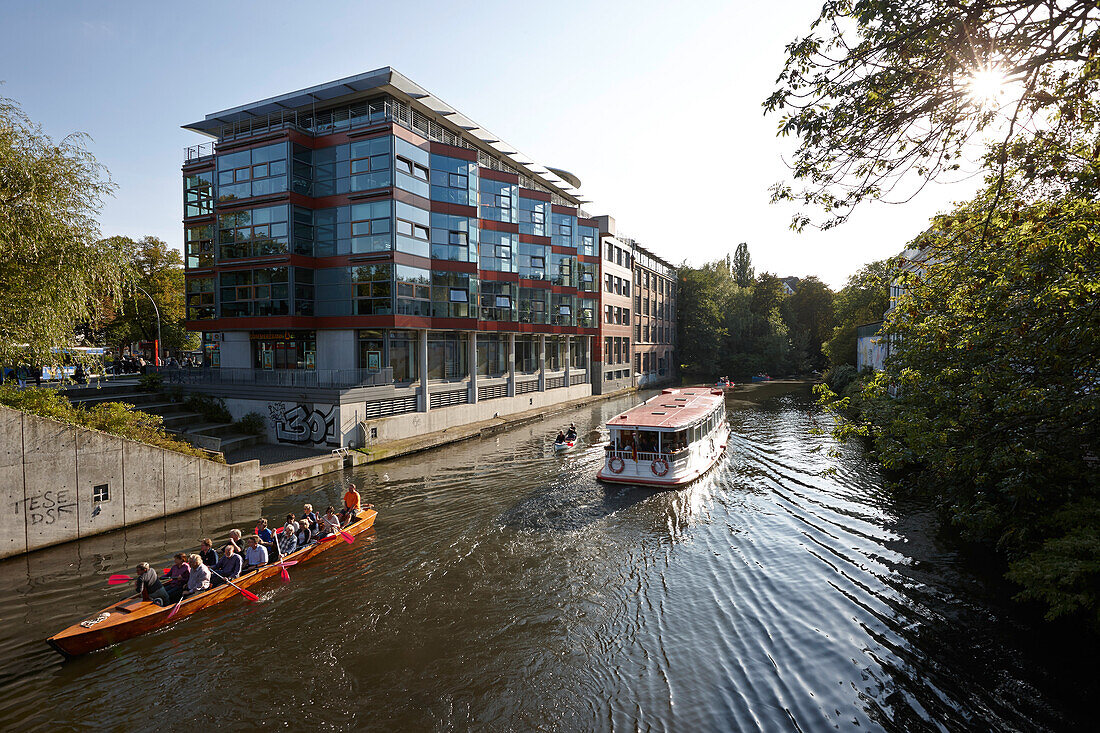 Ruderboote, Goldbekkanal in Winterhude, Hamburg, Deutschland