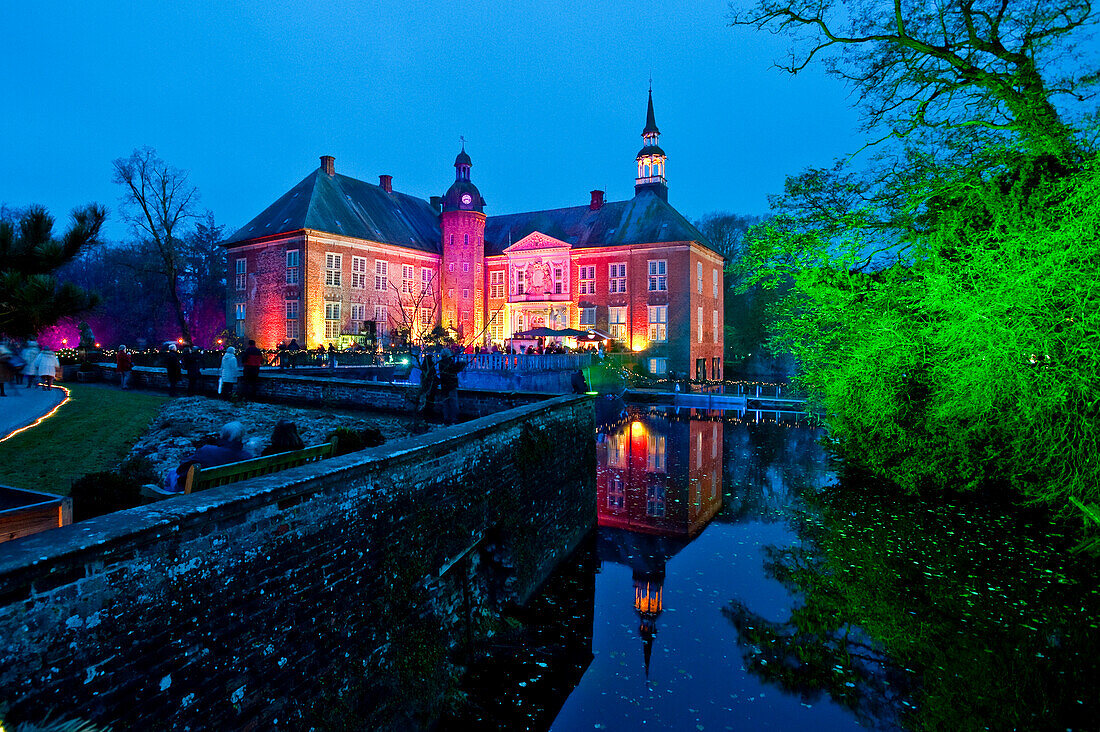 Christmas market in the evening, Godens castle, Sande, East Frisia, Lower Saxony, Germany