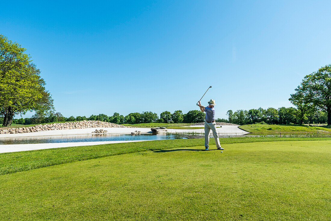 Golfer on the fairway, Winsen, Schleswig-Holstein, Germany