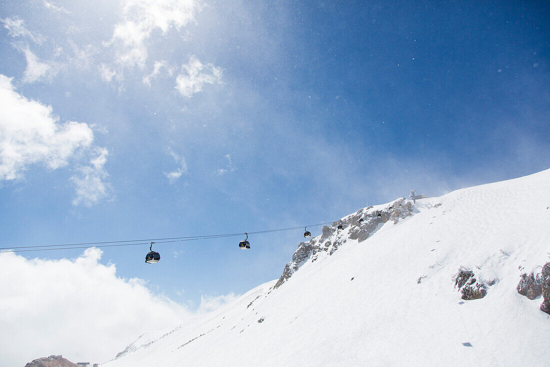Gondola lift, Mammoth Mountain ski resort, California, USA