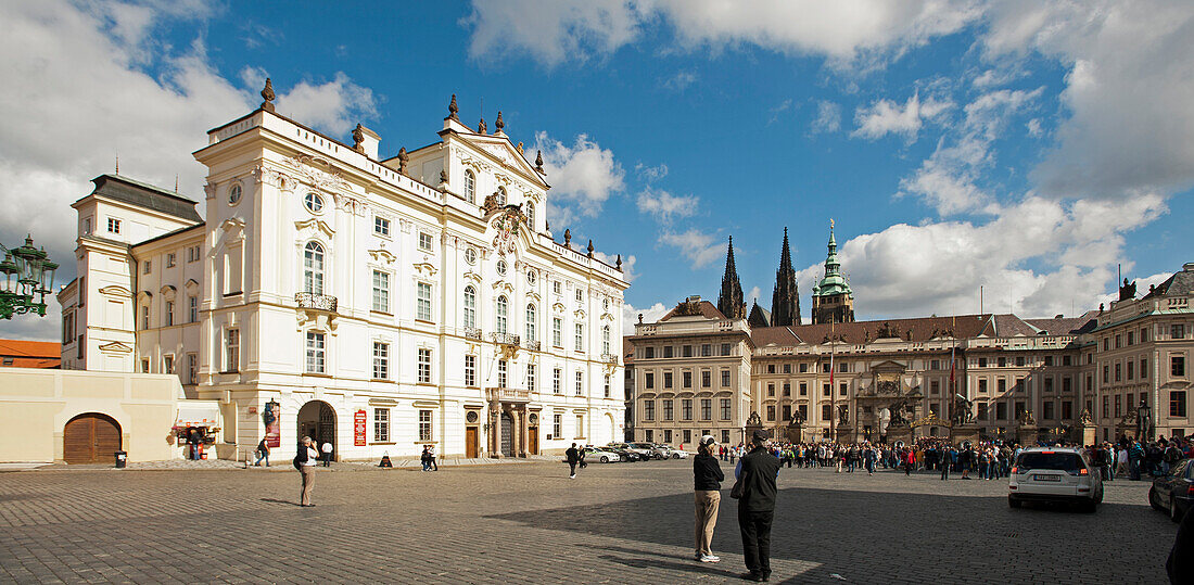 Palast des Erzbischofs mit Prager Schloss, Prag, Tschechien, Europa