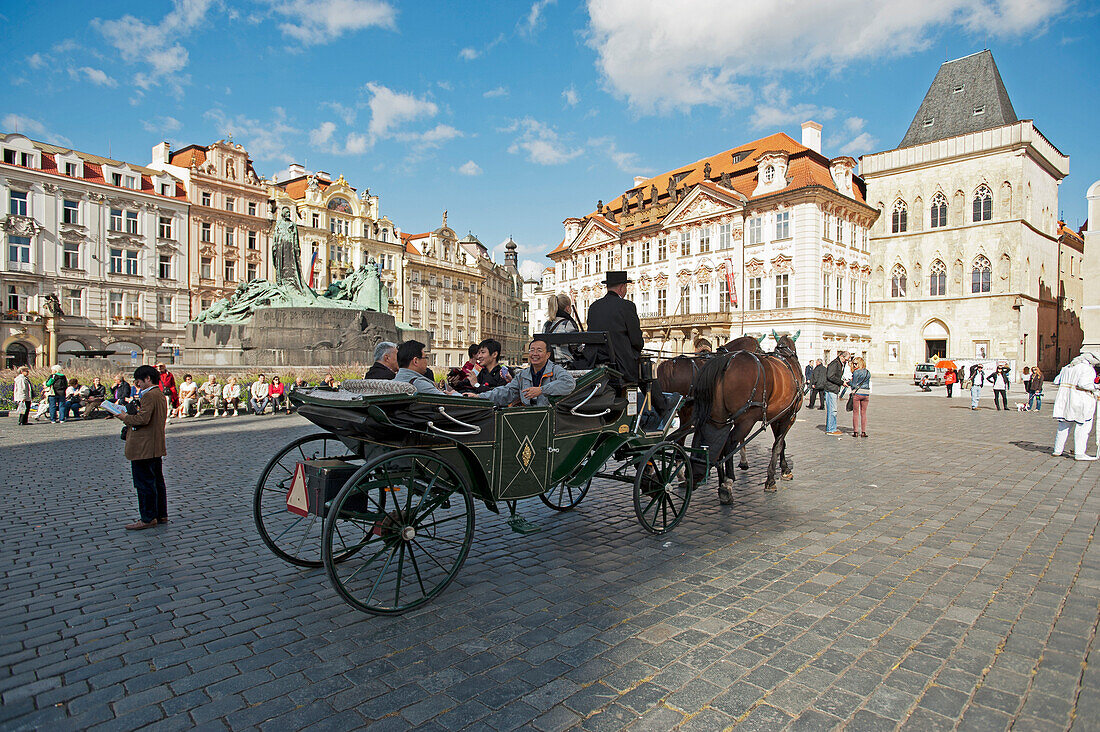Horse drawn carriage on the Altstadtplatz, Prague, Czech Republic, Europe