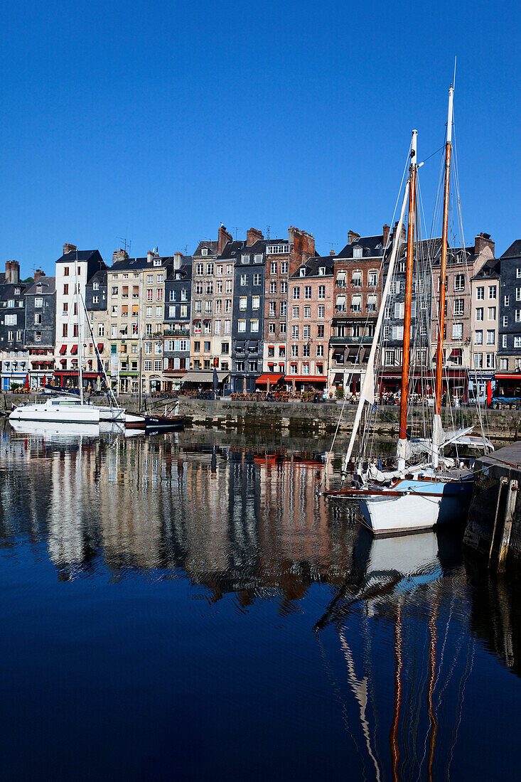 Vieux Bassin is the old part of the harbour, Honfleur, Lower Normandy, Normandy, France