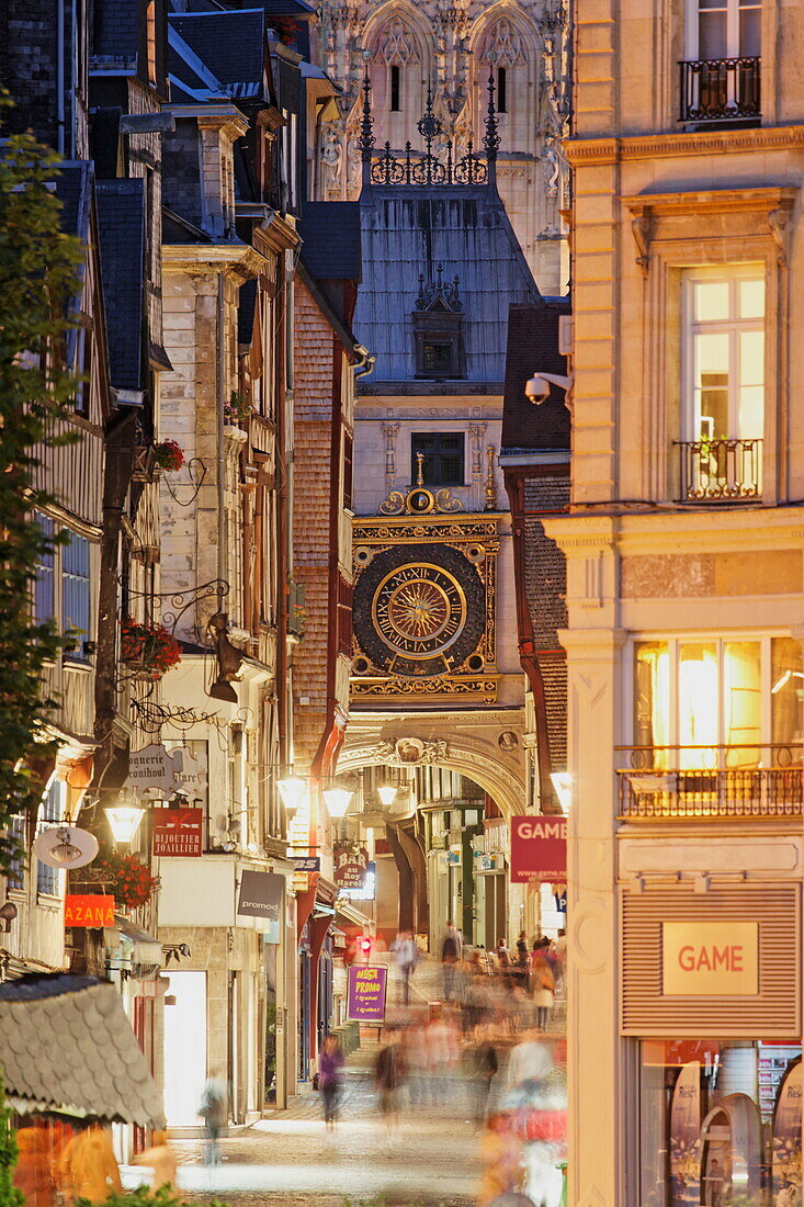 Astronomische Uhr in der Rue du Gros-Horloge, Rouen, Seine-Maritime, Normandie, Frankreich