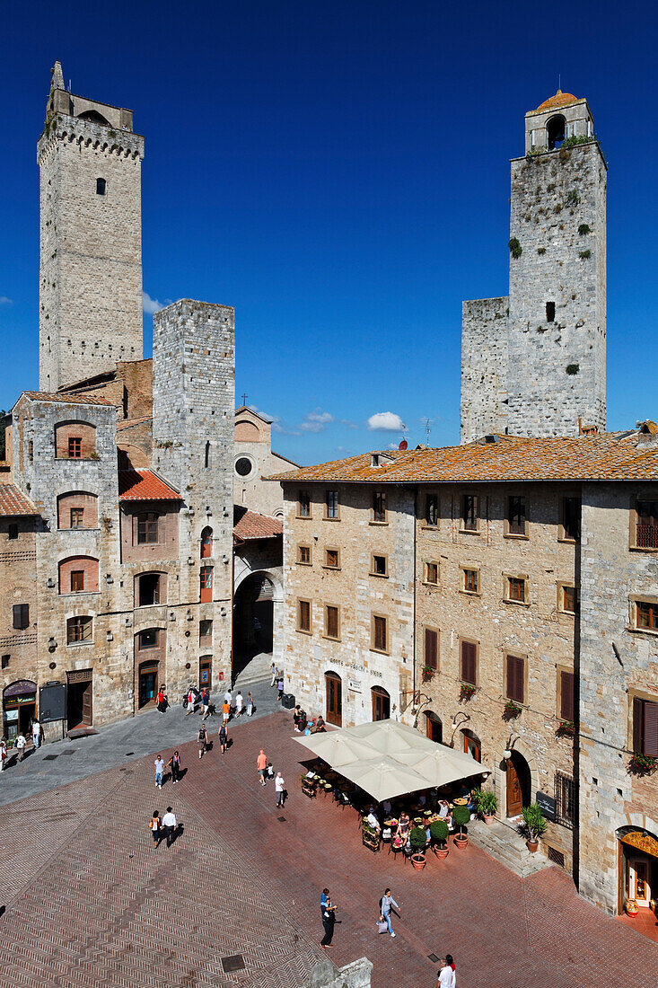 Piazza della Cisterna, San Gimignano, Toskana, Italien