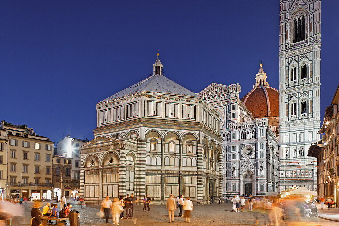 Baptisterium and facade of the cathedral, Kathedrale Santa Maria del Fiore, Florence, Tuscany, Italy