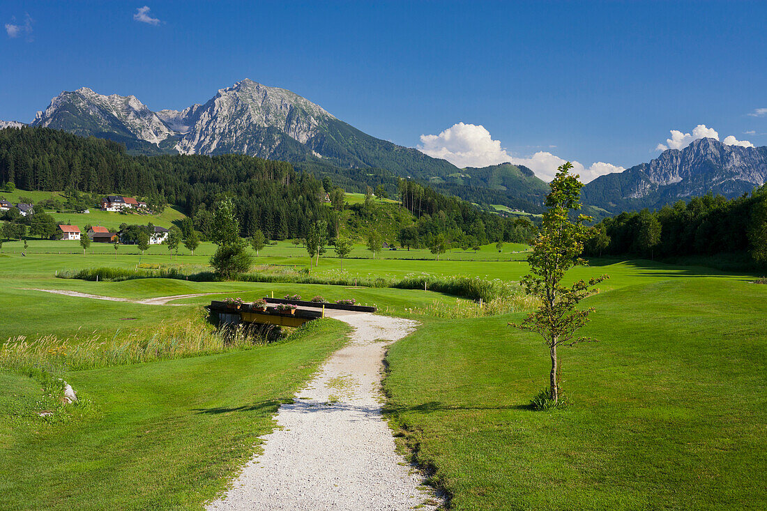 Golfplatz bei Windischgarsten, Haller Mauer, Großer Pyhrgas, nördliche Kalkalpen, Oberösterreich, Österreich