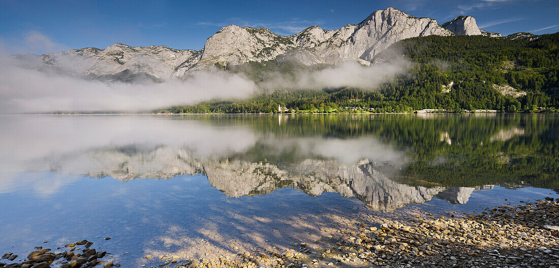 Grundlsee mit Spiegelung von Backenstein und Reichenstein, Salzkammergut, Steiermark, Österreich