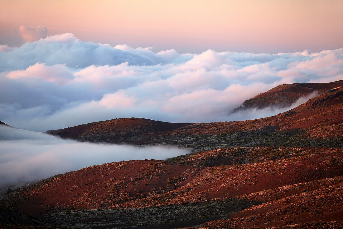 Wolken bei Sonnenuntergang, El Teide National Park, Teneriffa, Kanarische Insel, Spanien.