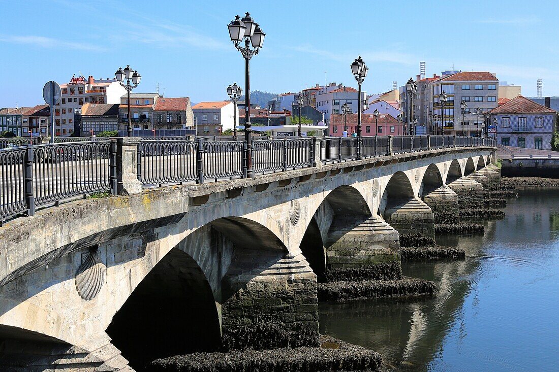 Brücke Puente de Santiago, Fluss Lérez, Pontevedra, Galicien, Spanien.