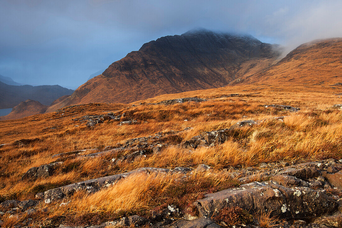 Abendsonne auf den Cuillin Hills nahe Elgol im Herbst, Isle of Skye, Schottland, Großbritannien