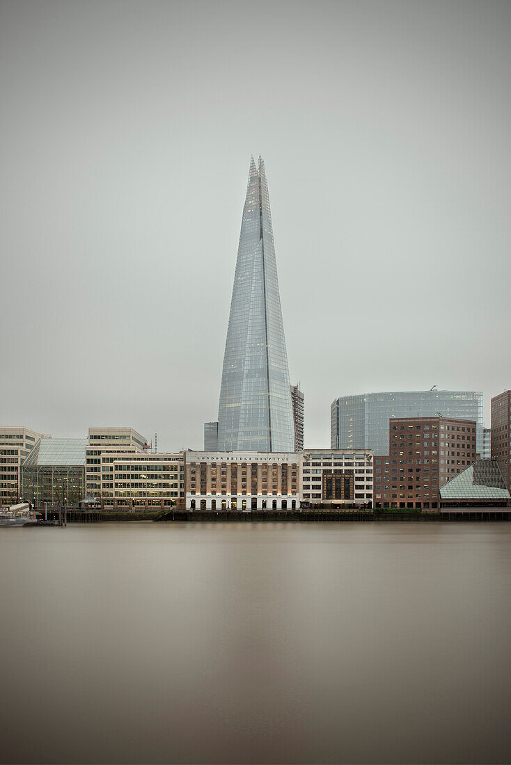 the Shard und die Themse, Wolkenkratzer, London, England, Vereinigtes Königreich, Europa, Architekt Renzo Piano, Langzeitbelichtung