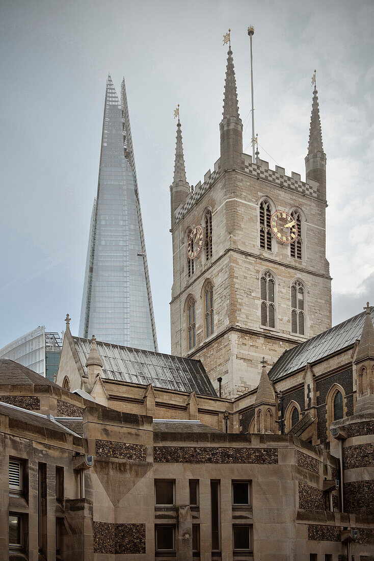 Southwark Cathedral and the Shard, skyscraper, City of London, England, United Kingdom, Europe