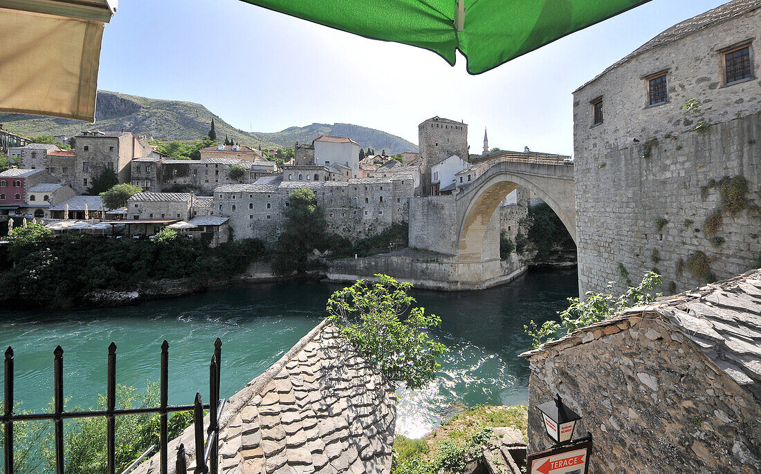 An der Alten Brücke, Mostar, Bosnien und Herzegowina