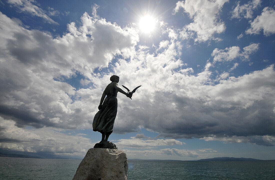 Mädchen mit Möwe, Wahrzeichen von Opatija, Kvarner Bucht, Istrien, Kroatien