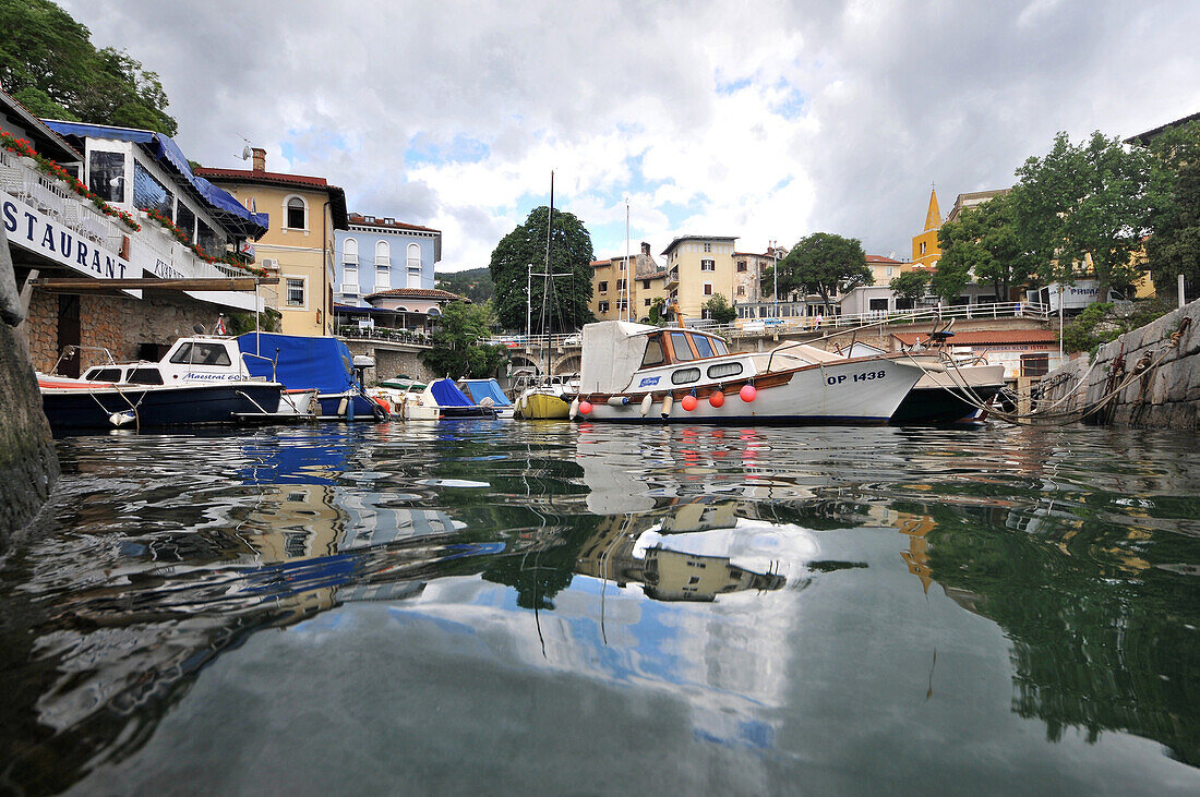 Hafen in Lovran, Kvarner Bucht, Istrien, Kroatien