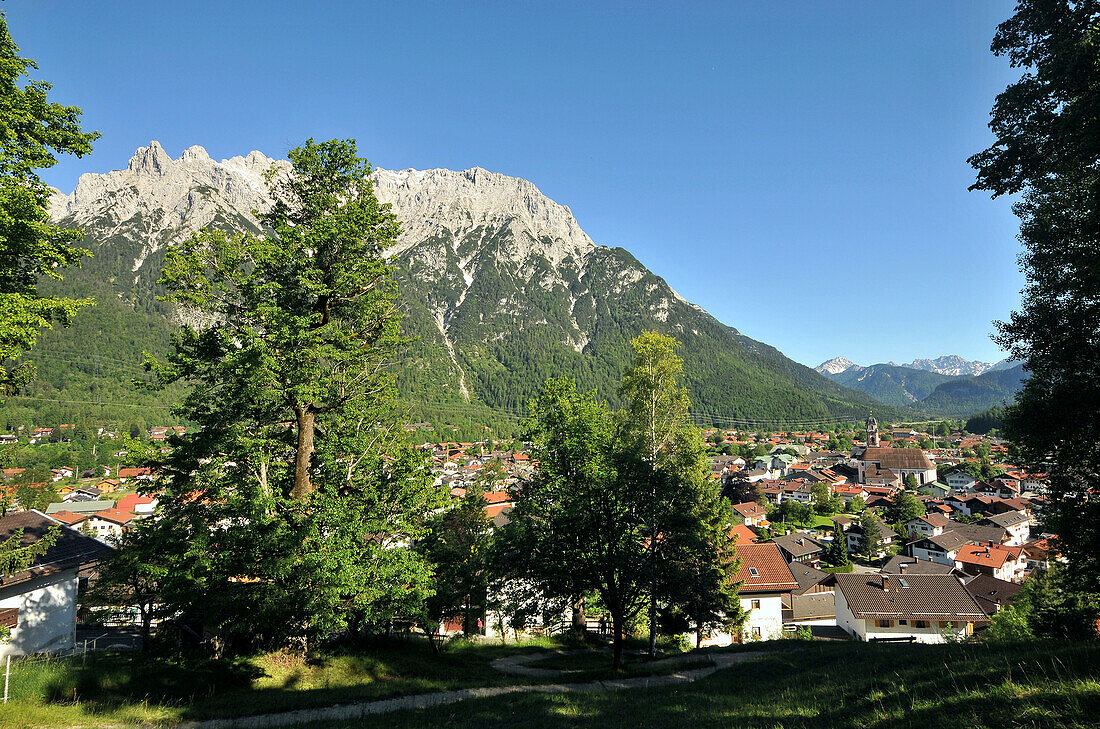 Mittenwald with the Karwendel mountain range in the background, Bavaria, Germany