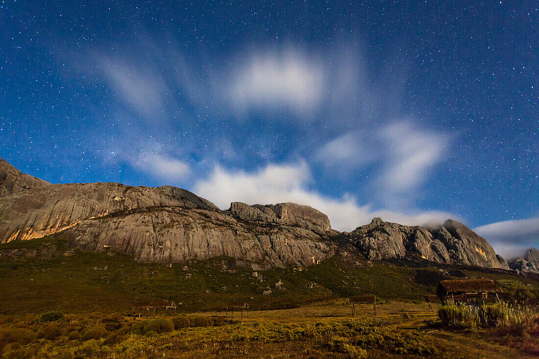 Sternenhimmel über dem Andringitra Gebirge, Andringitra Nationalpark, Süd-Madagaskar, Afrika