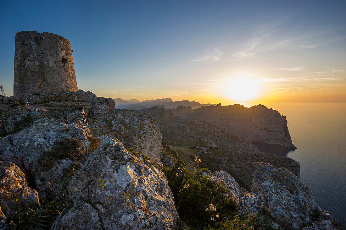 Alter Wachturm, Kap Formentor, bei Pollenca, Mallorca, Spanien