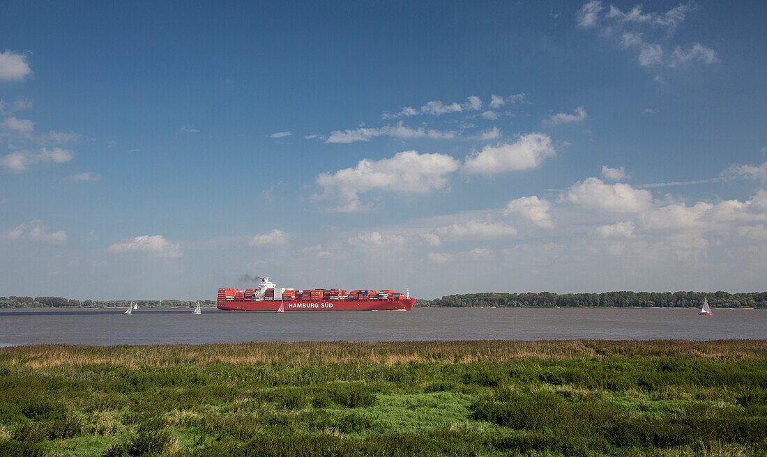 Containerschiff Santa Rosa der Reederei Hamburg Süd auf der Elbe bei Stade, Hamburg, Deutschland