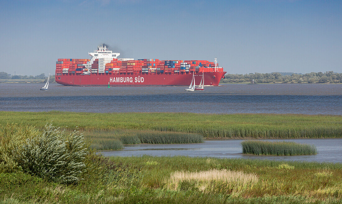 Containerschiff Santa Rosa der Reederei Hamburg Süd auf der Elbe bei Stade, Hamburg, Deutschland