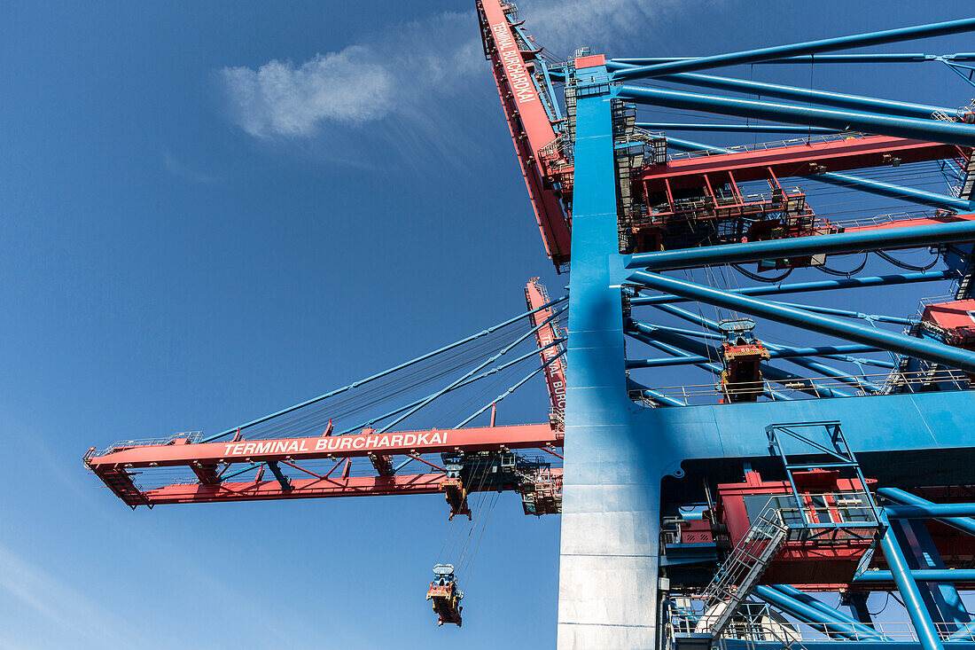 Container bridge in Hamburg harbor, Burchardkai, Hamburg, Germany