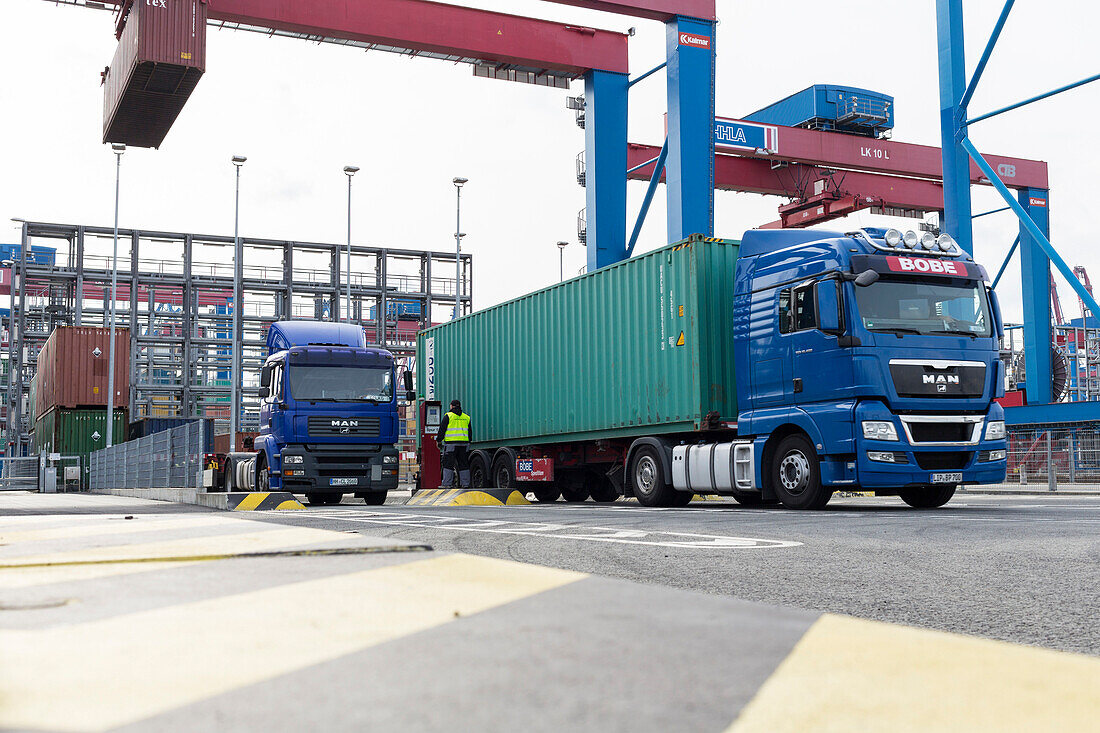Container loading of a truck in the port of Hamburg, Hamburg, Germany