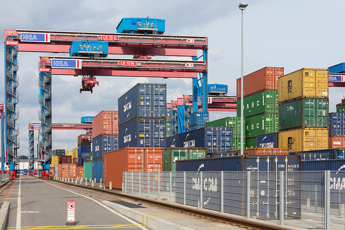 Blocklager beim Be- und Entladen im Hamburger Hafen, Hamburg, Deutschland