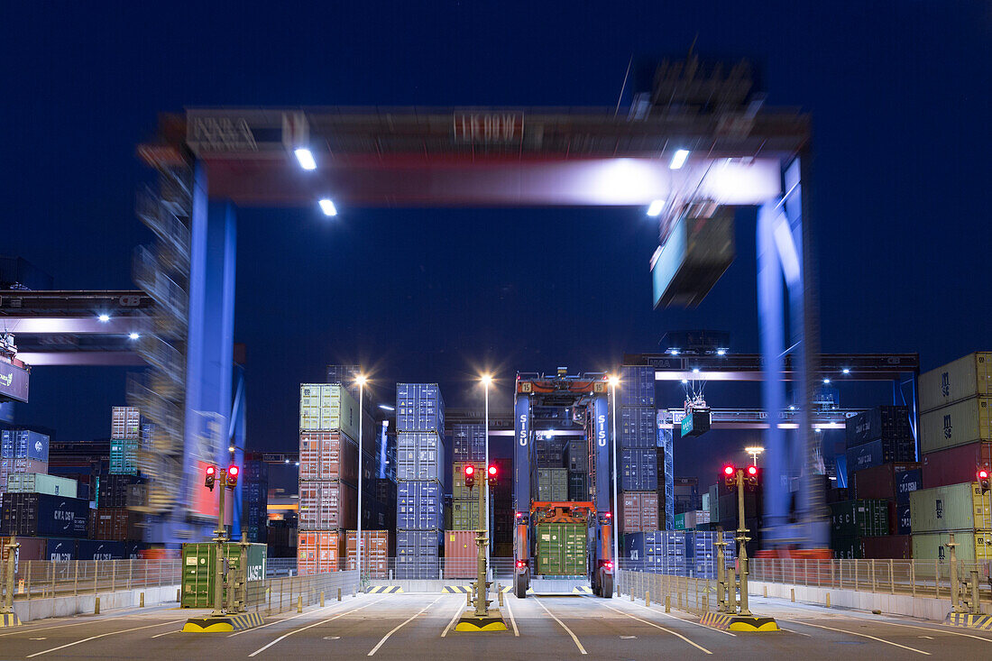 Block storage during loading and unloading in the port of Hamburg in the evening, Burchardkai, Hamburg, Germany