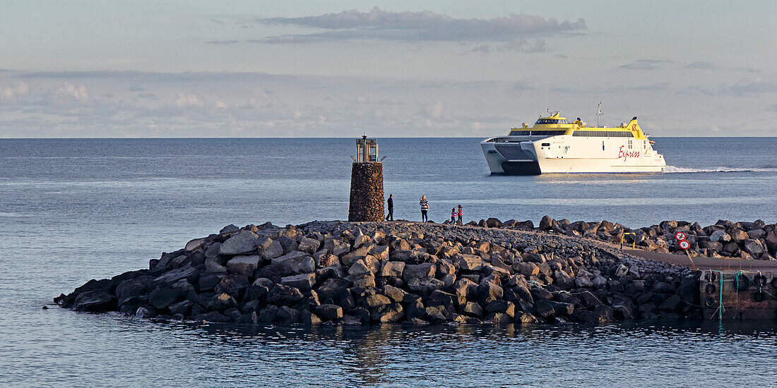 Faehre von Playa Blanca Lanzarote nach Fuerteventura