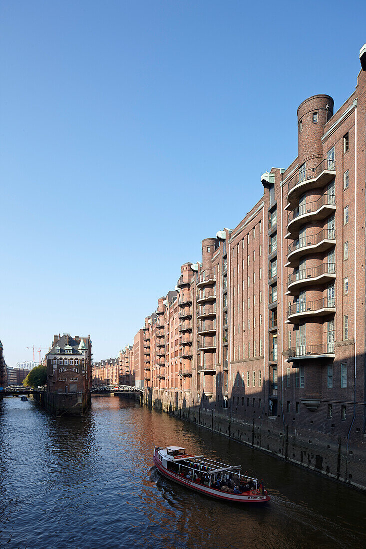 Speicherstadt, größter auf Eichenpfählen gebauter Lagerhauskomplex der Welt, HafenCity, Hamburg, Deutschland