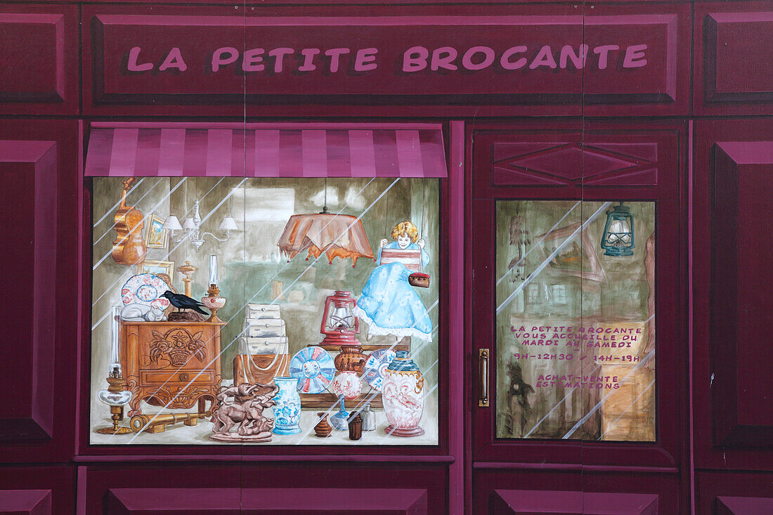 France, Pays de la Loire, Sarthe (72), Fresnay-sur-Sarthe (Sarthe valley) trompe l'oeil