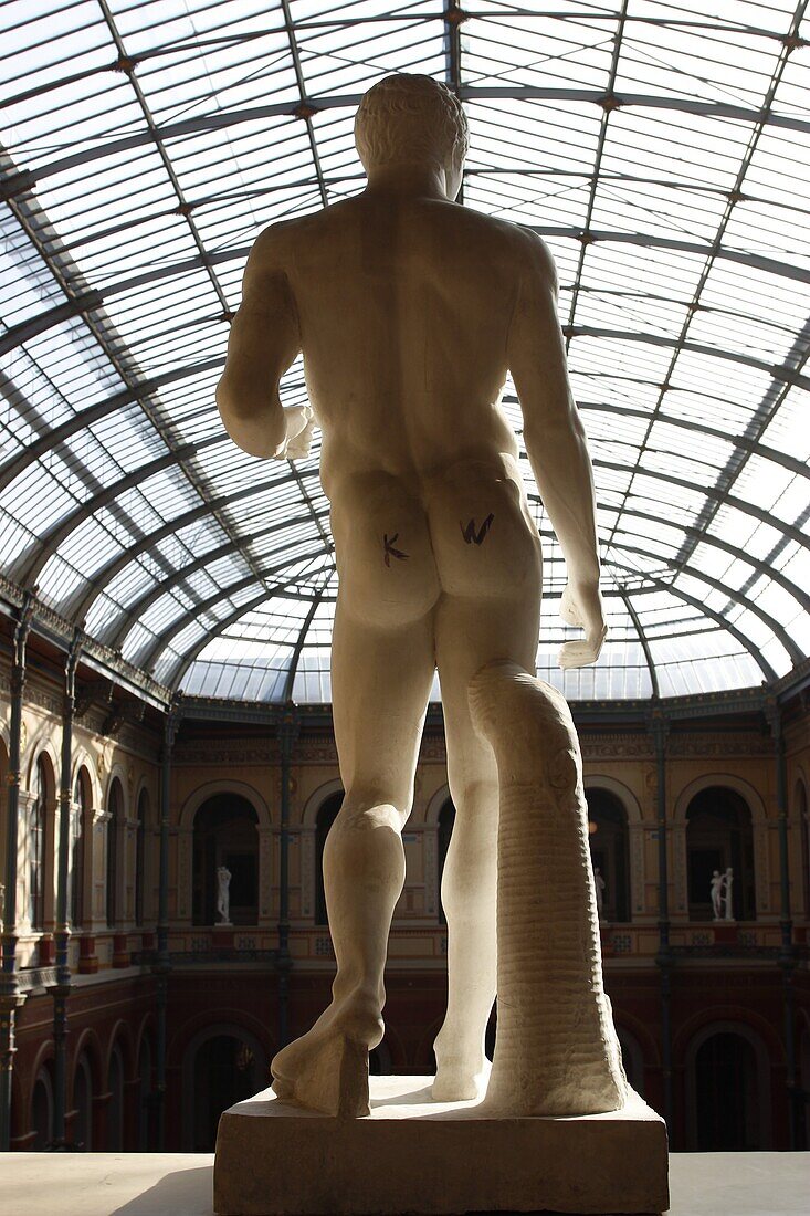 France, Paris, 6th arrt,  National School of Fine Arts, Gallery, Statue of a naked man